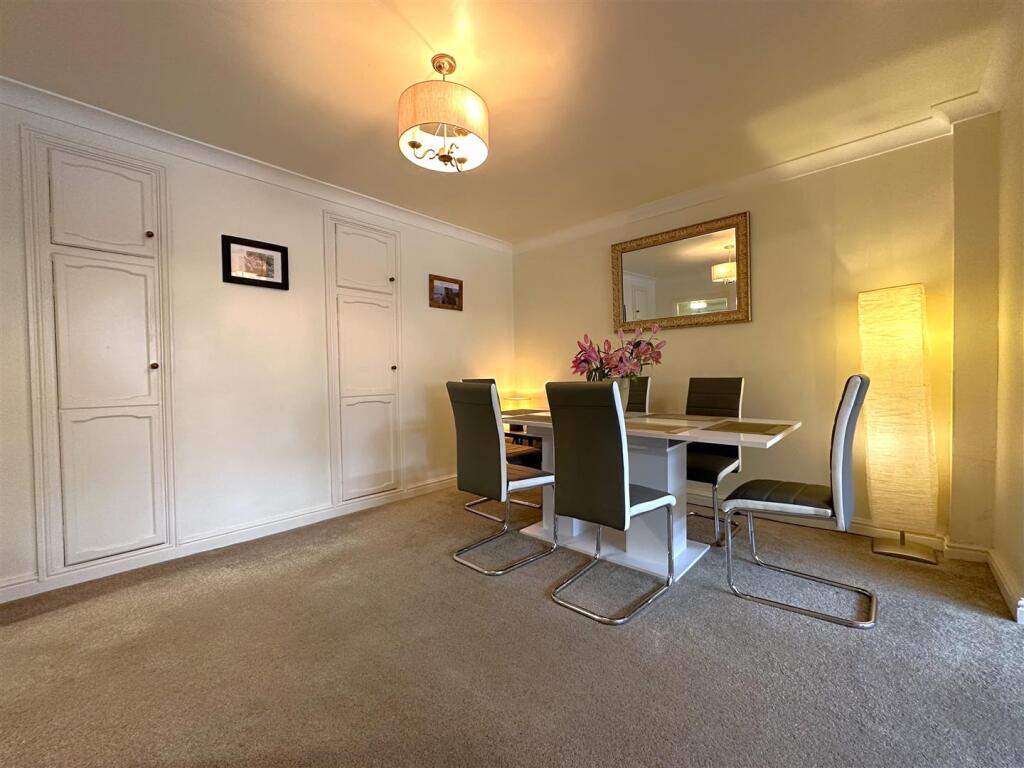 Dining Room 746