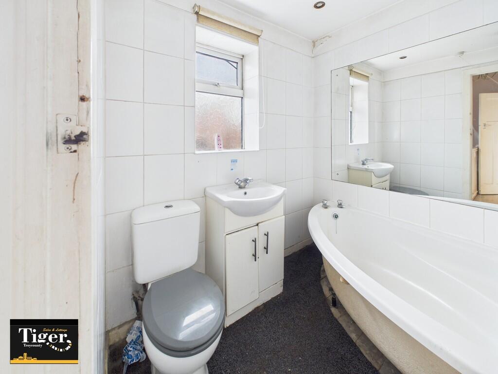 CAM02176G0-PR0782...