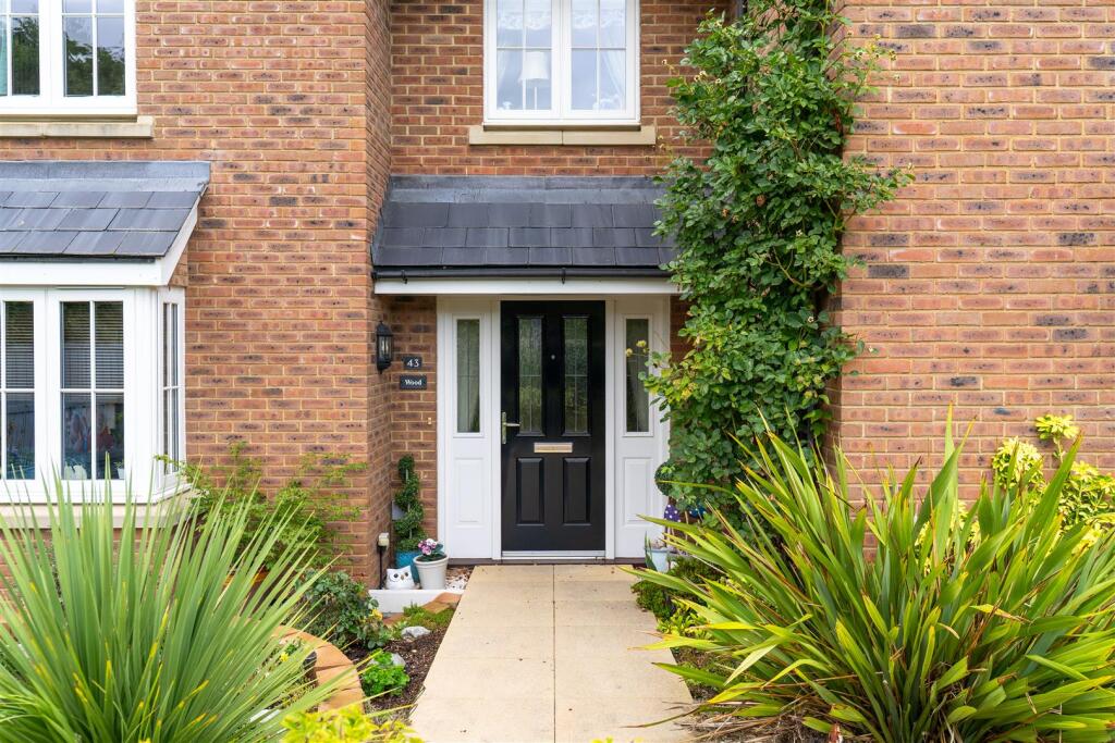 43 Meadow Ln, Newmarket-02219.jpg