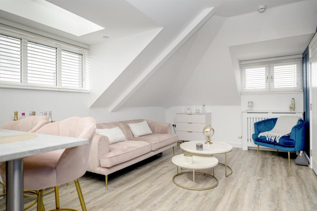 lounge-2.jpg