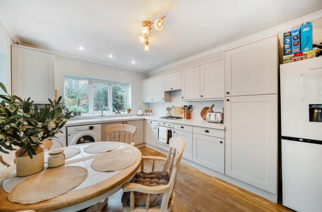 1374779-10-693c11...