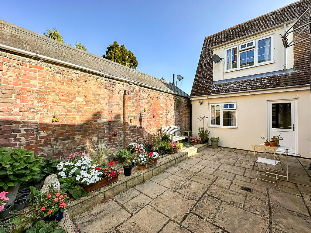 Courtyard Garden ...