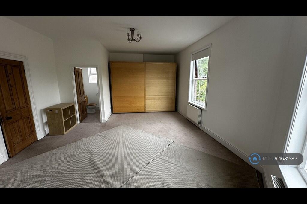 Bedroom 2 With En Suite Wc &amp; Sink