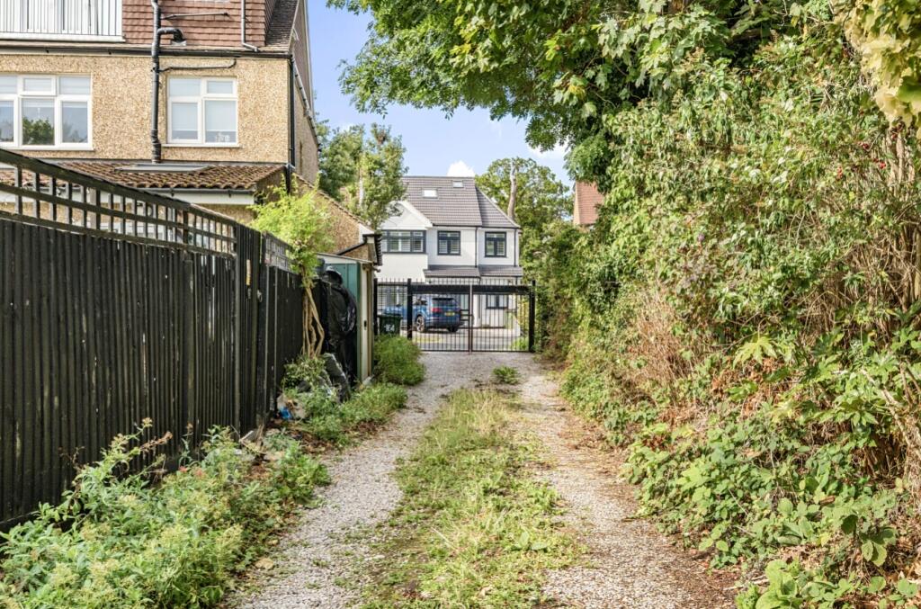 1353240-4-68c2facbd17ff