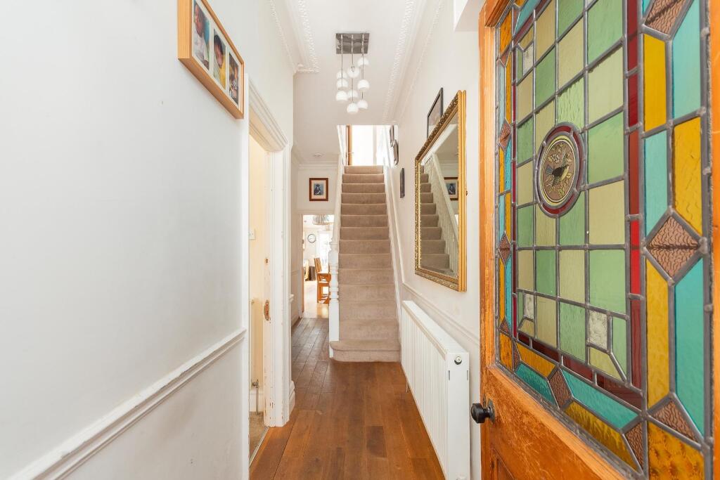 2W4RKE - Hallway B.jpg