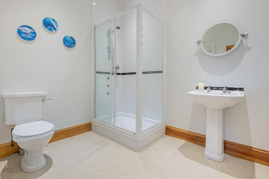 Bedroom Two en-suite