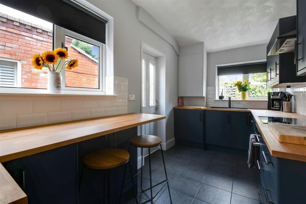 BREAKFAST KITCHEN