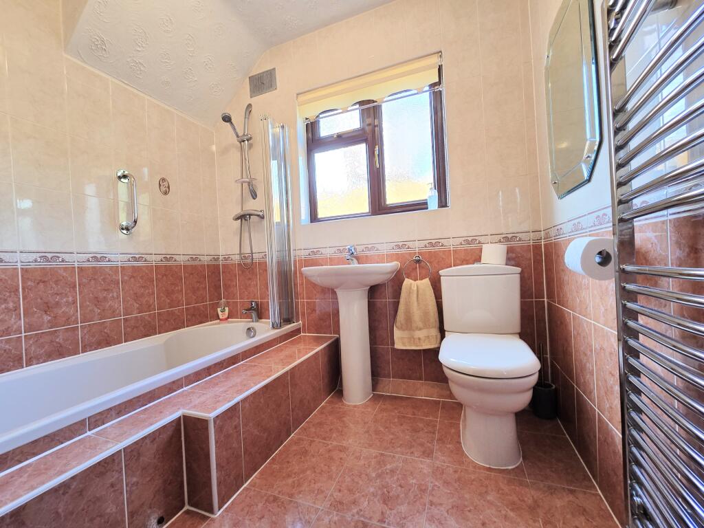 Ground floor bathroo