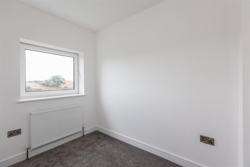 Chestnut Avenue 9 Bedroom 3.jpg