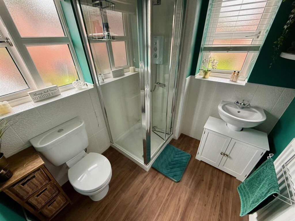 HWC24 En Suite.jpg