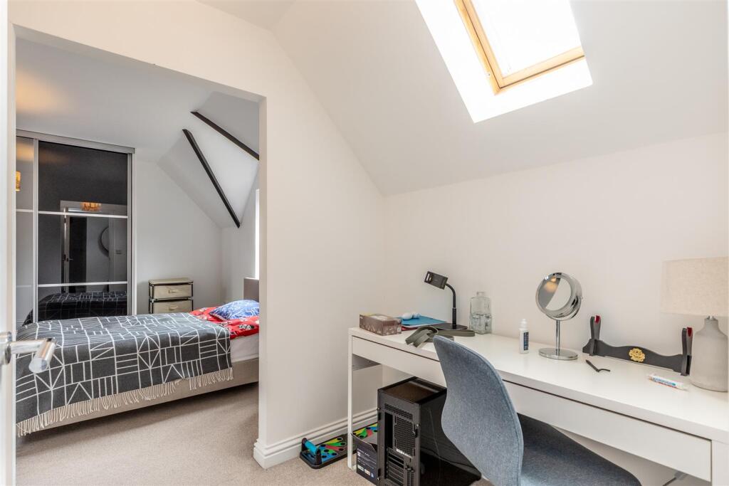 Tudor Lodge, Henbury Bed 2c.jpg