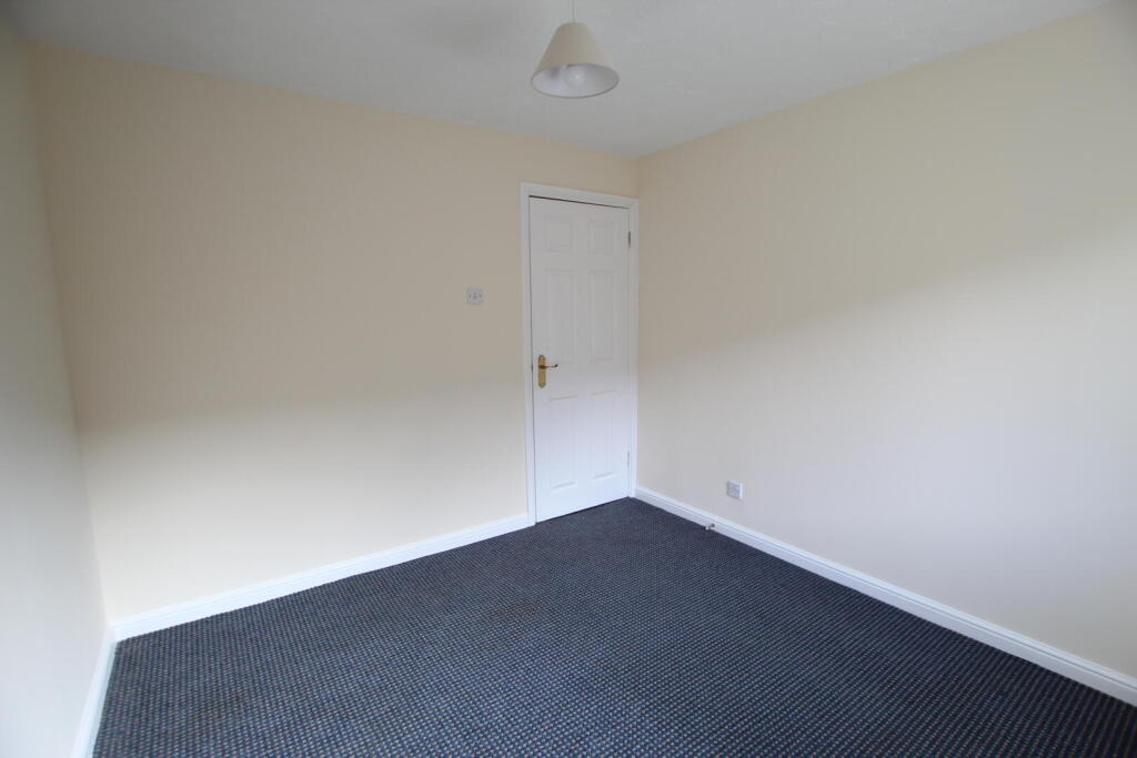 Bedroom 1 alt.JPG