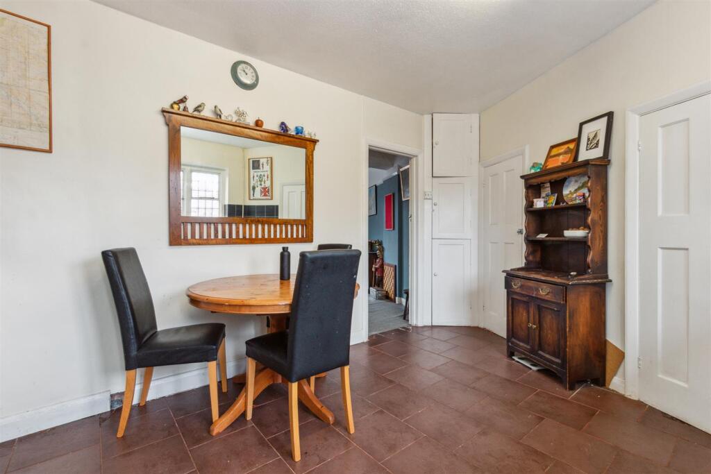 1a Station Approach, KT24 6QX kitchen 2.jpg