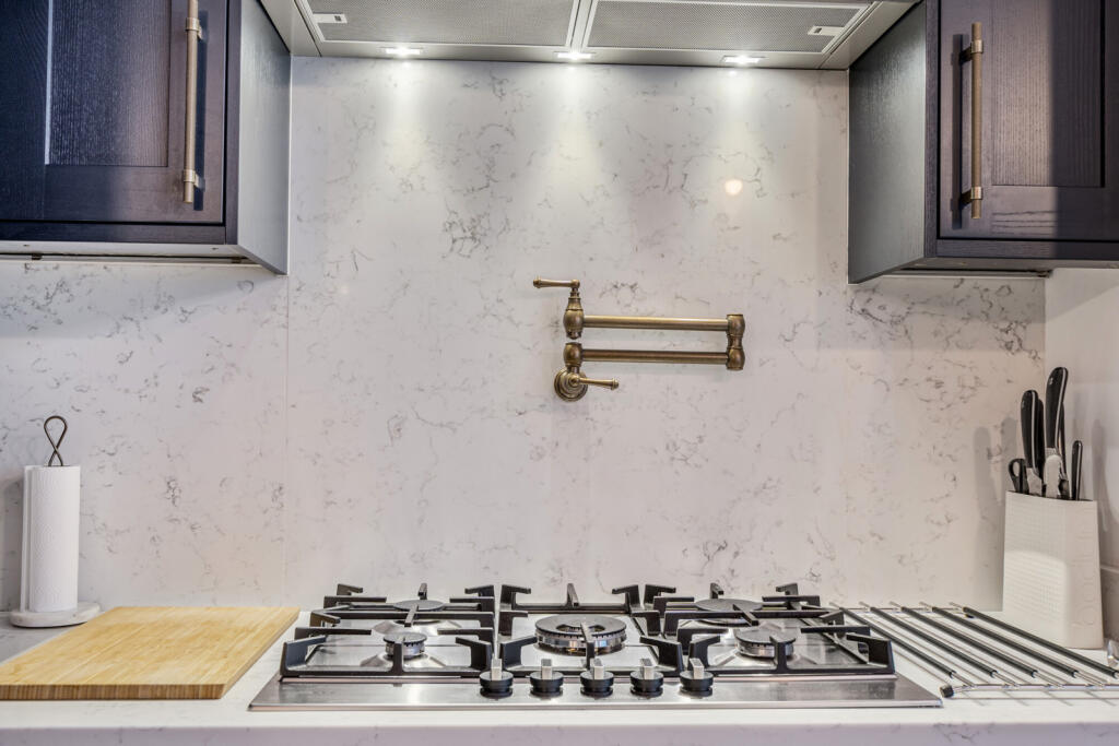 1363476-11-68e7dc...