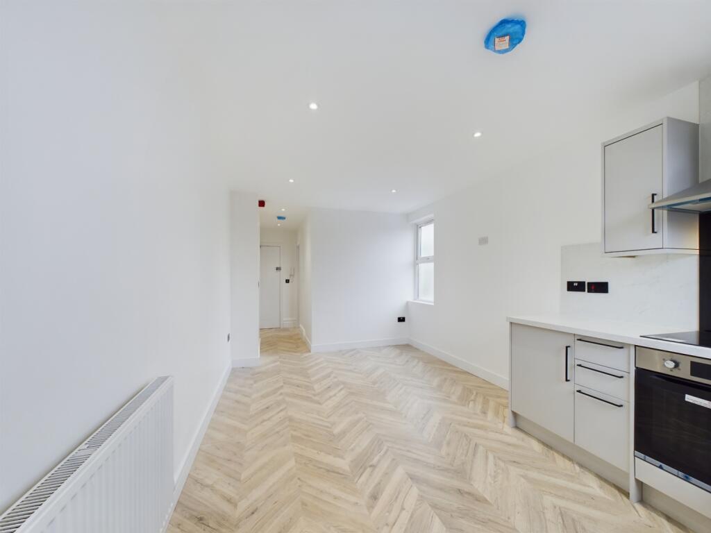 CAM01440G0-PR0084-STILL003