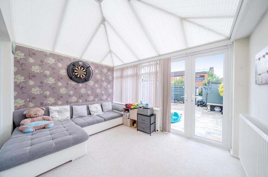 18 Whernside, Rugby (2).jpg