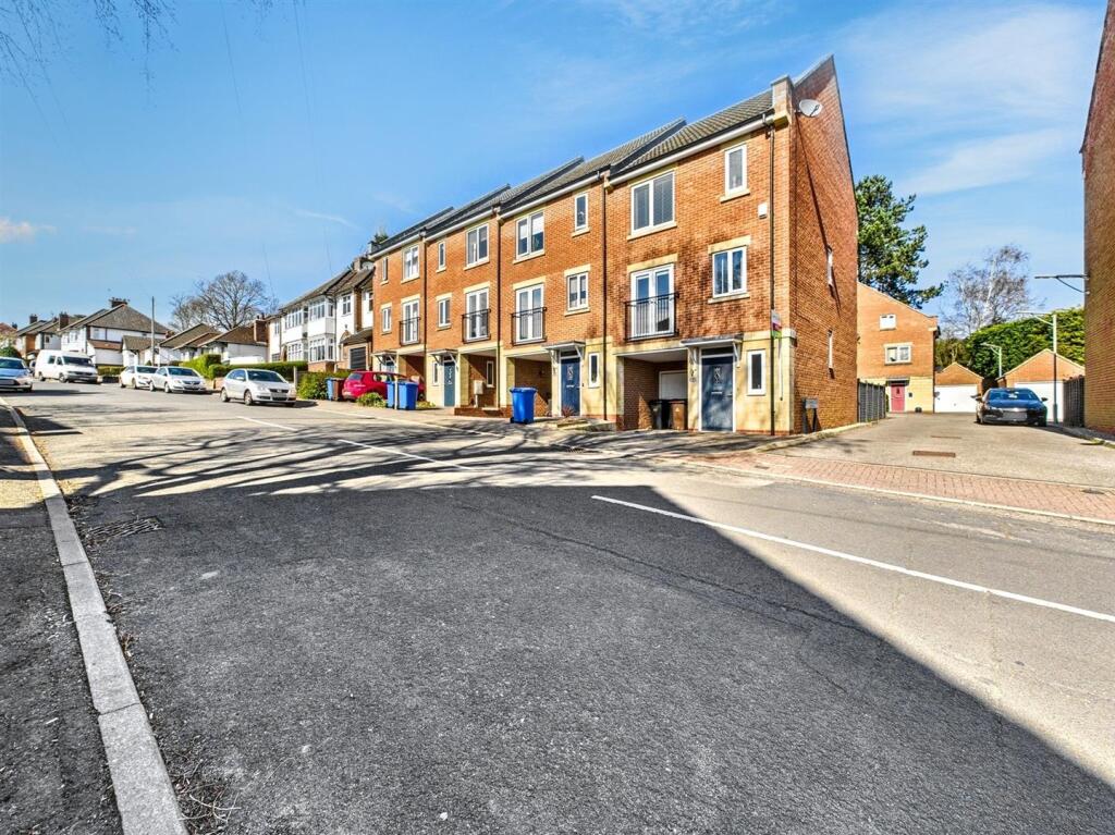 Beautiful End Town House