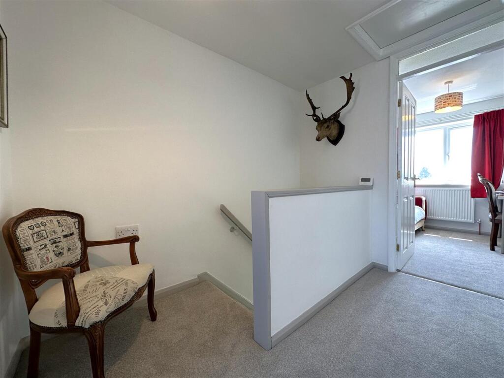 First Floor Landing 884