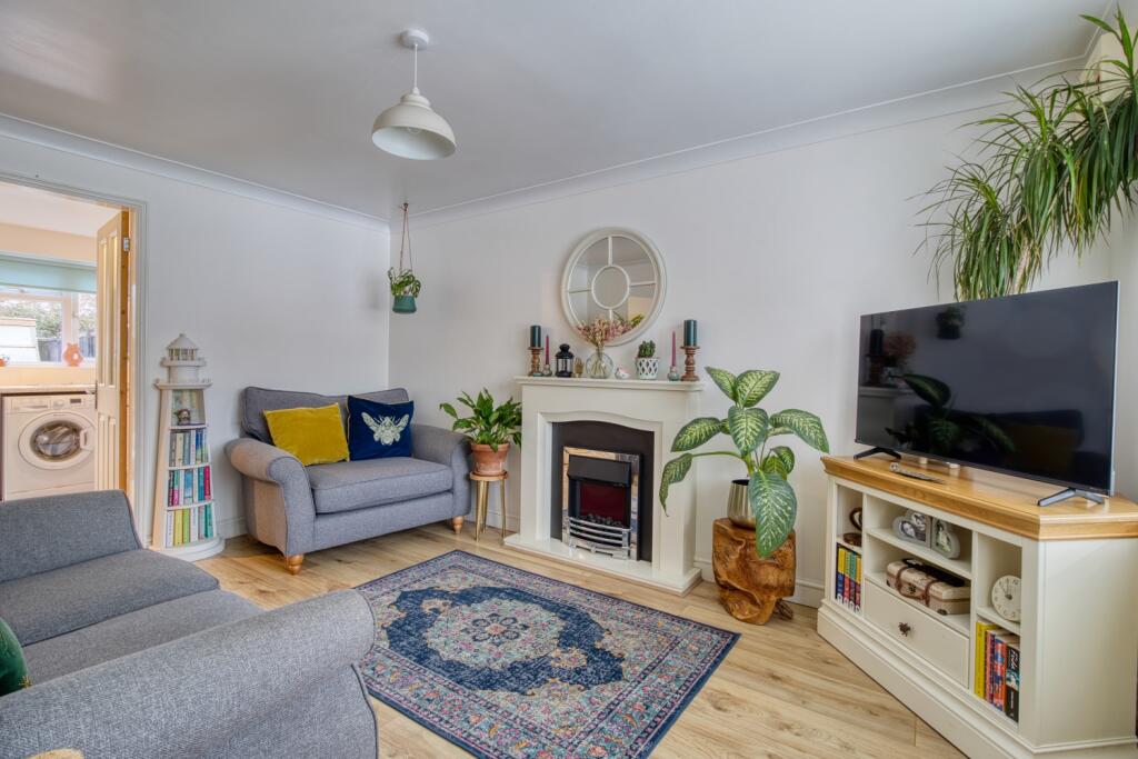 Lounge - EweMove Swindon South