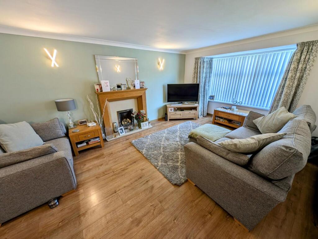 55 Hudson Close lounge.jpg