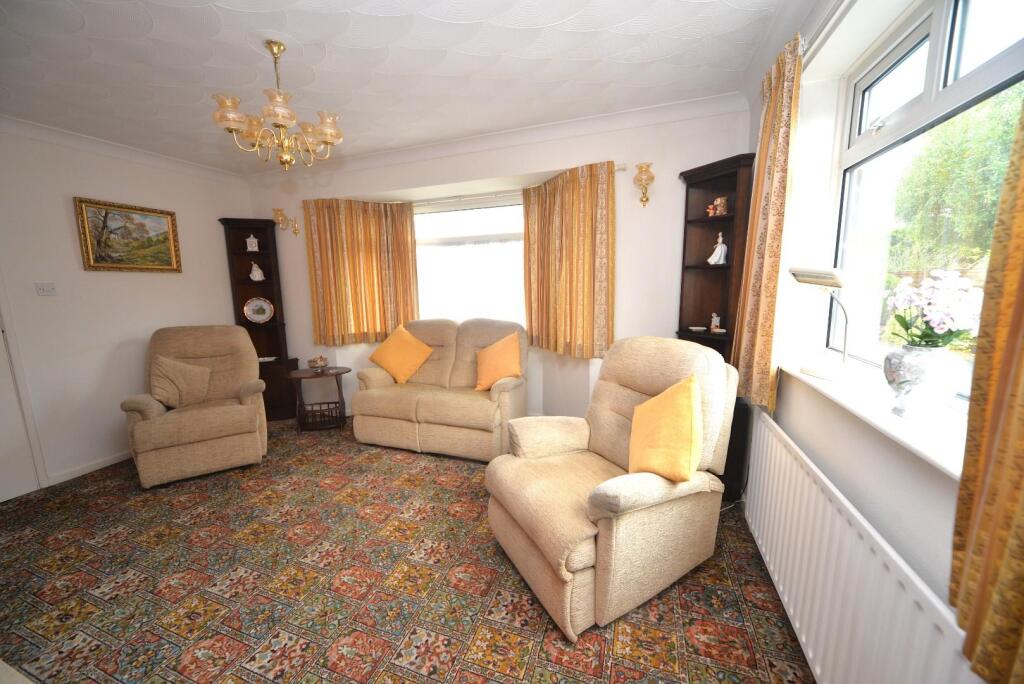 Lounge 1.JPG