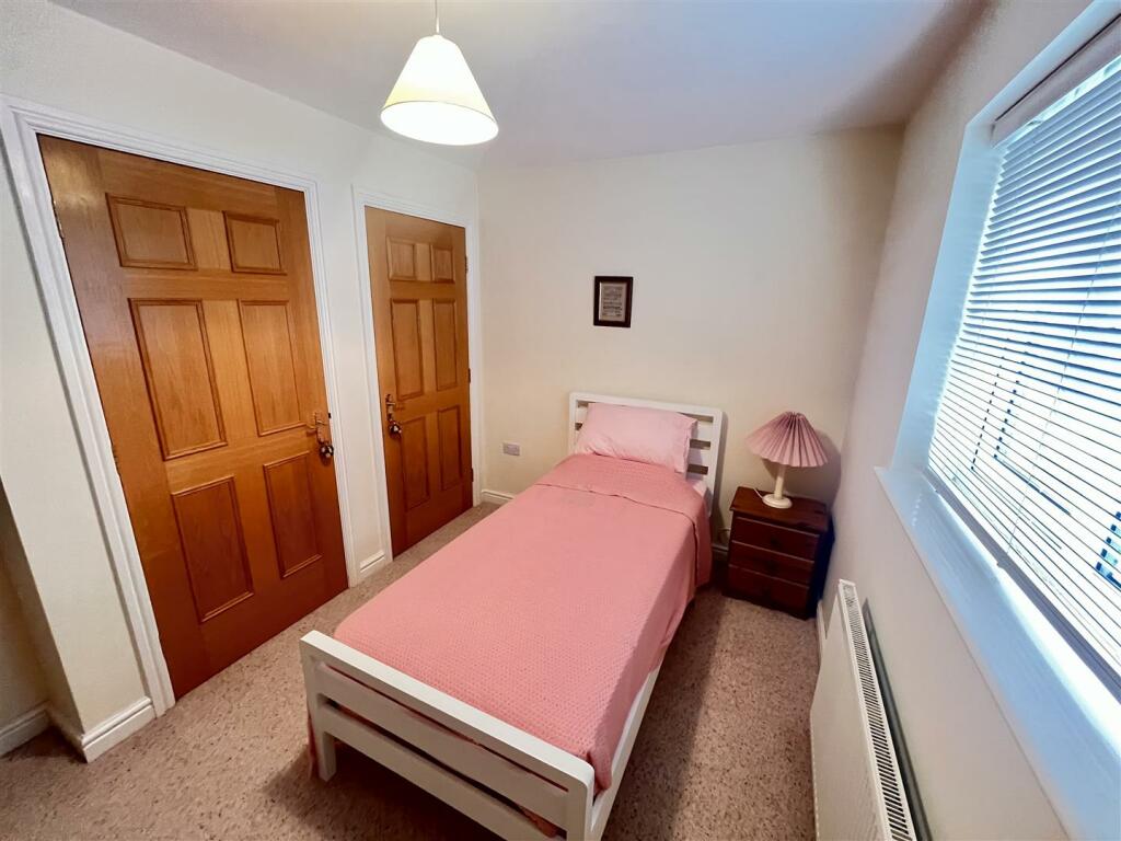 REAR BEDROOM 3