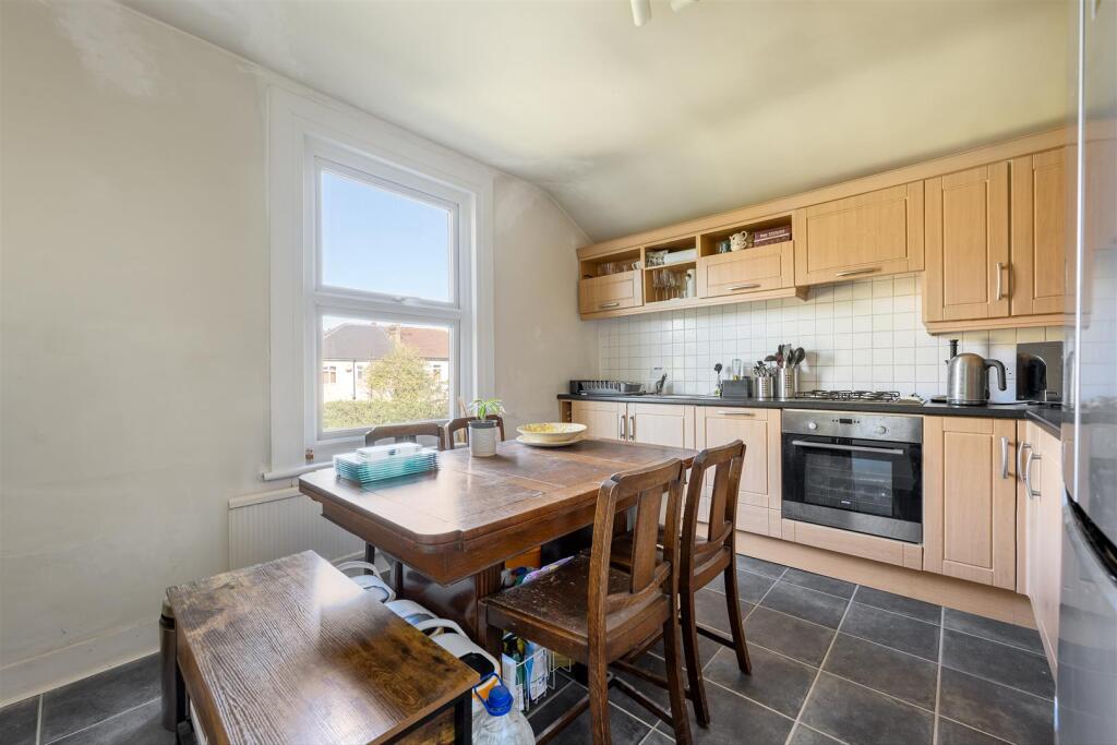 Marlborough Road, E18