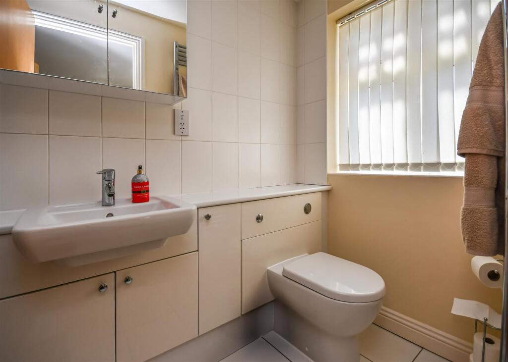 9 Windmill Fold-En Suite.jpg