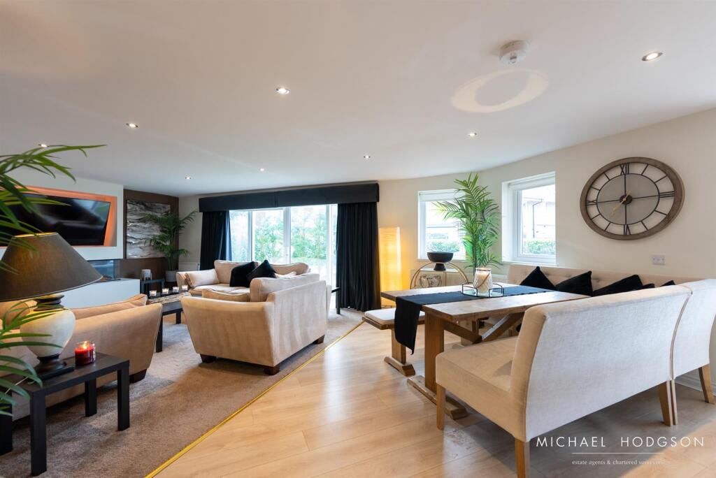 6, Normanby Court-10.jpg