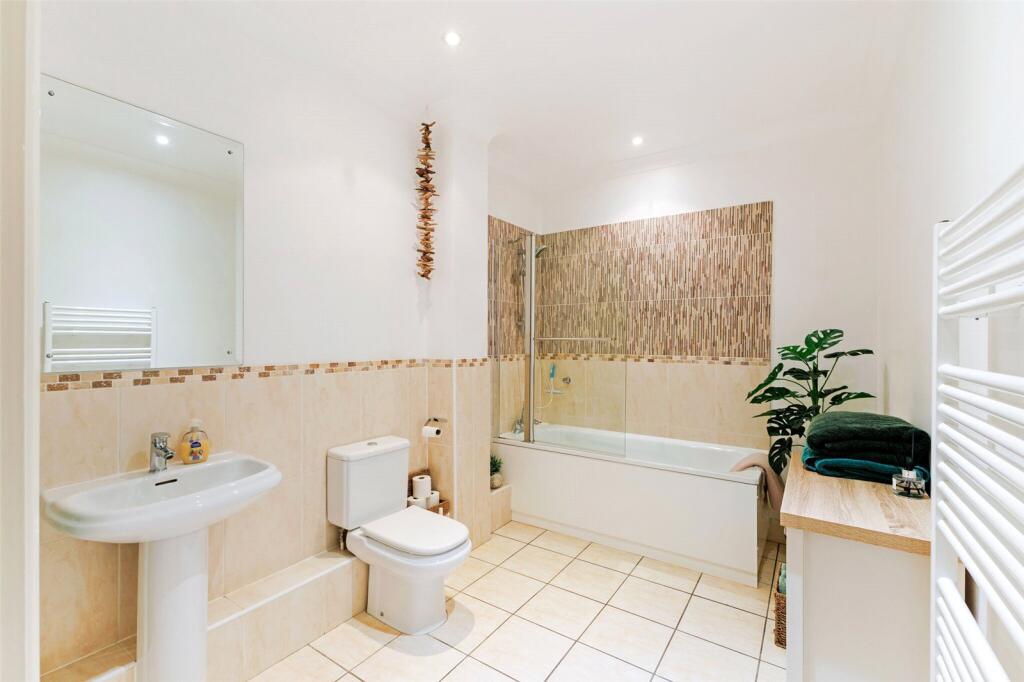 Bath/Shower Room