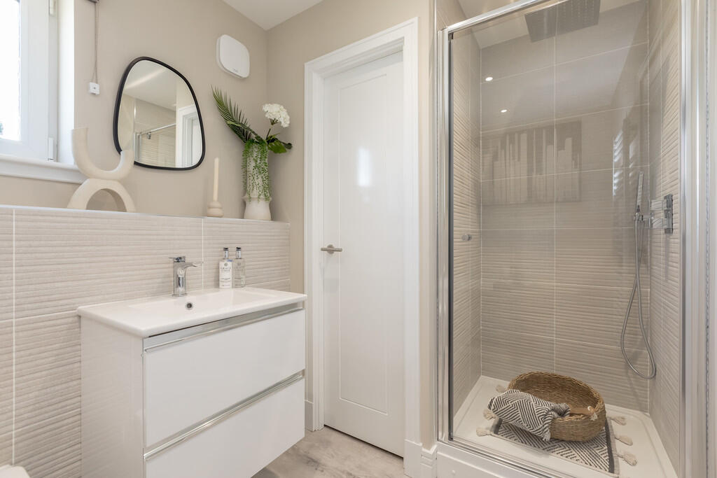 69758_Queenswater...