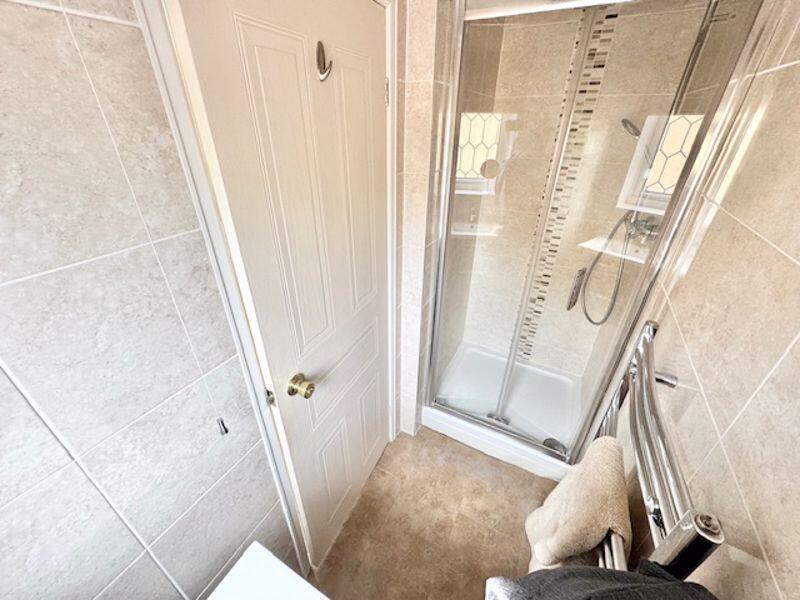 En suite view 2