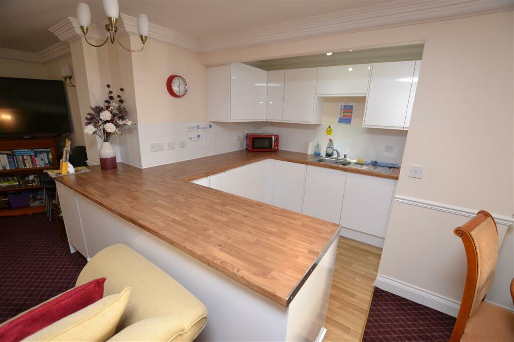 COMMUNAL KITCHEN