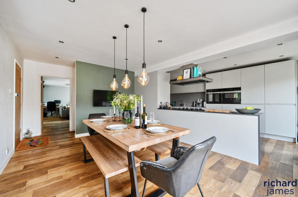 e6022c11e8534765b913f949a1fde49b