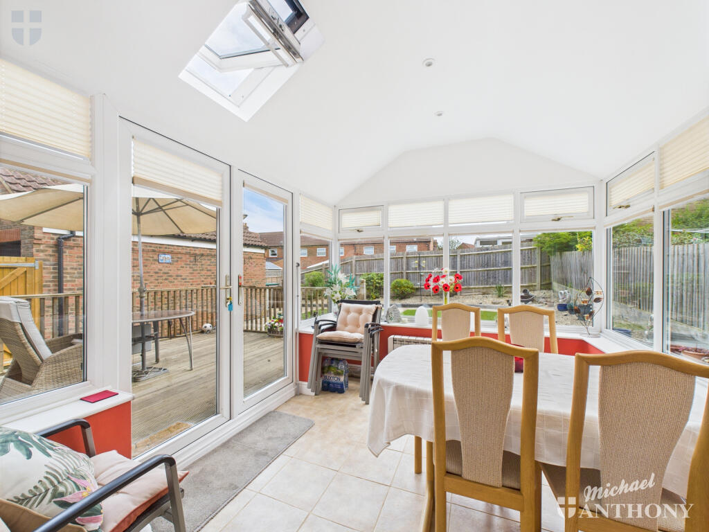 CAM03218G0-PR0695-STILL001