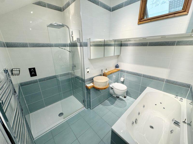 Kingfisher Bathroom