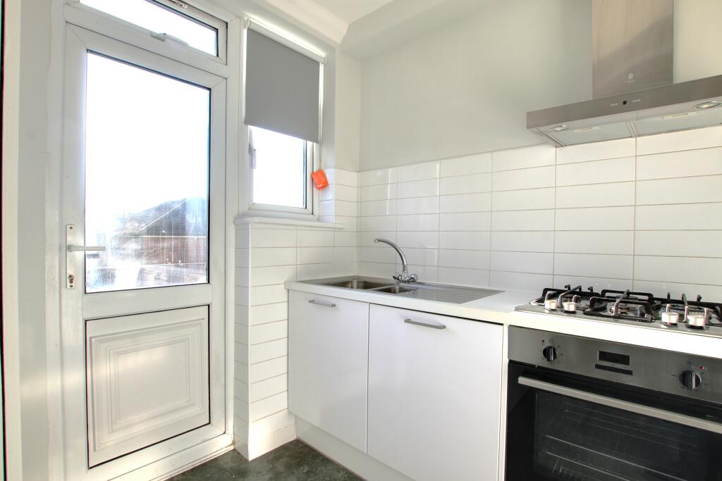 6 KITCHEN 2.jpg