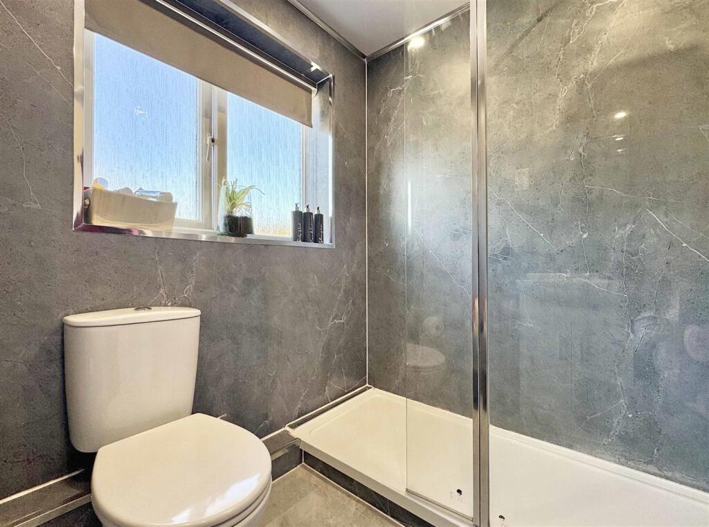 Shower Room b.jpg