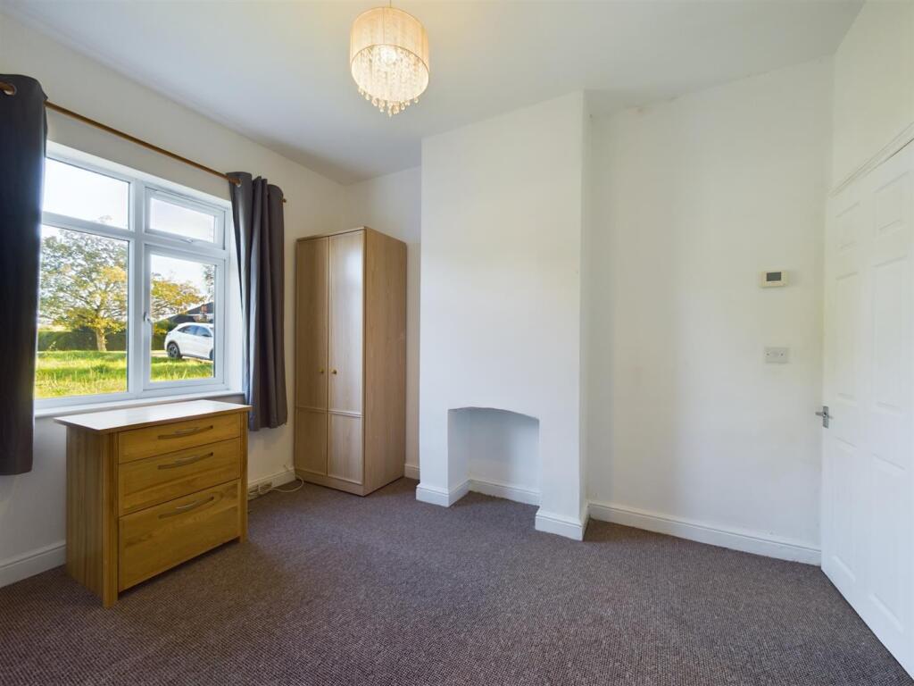 Bedroom 2 en-suite shower/wet room