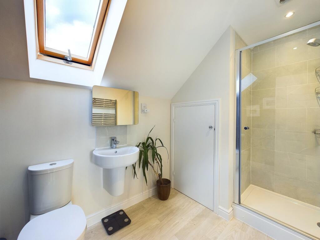 CAM03162G0-PR0171-STILL019