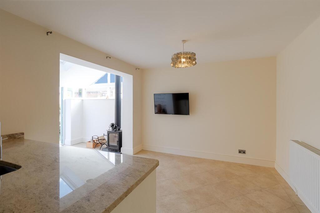 4-bed-house-prestbury (22).jpg