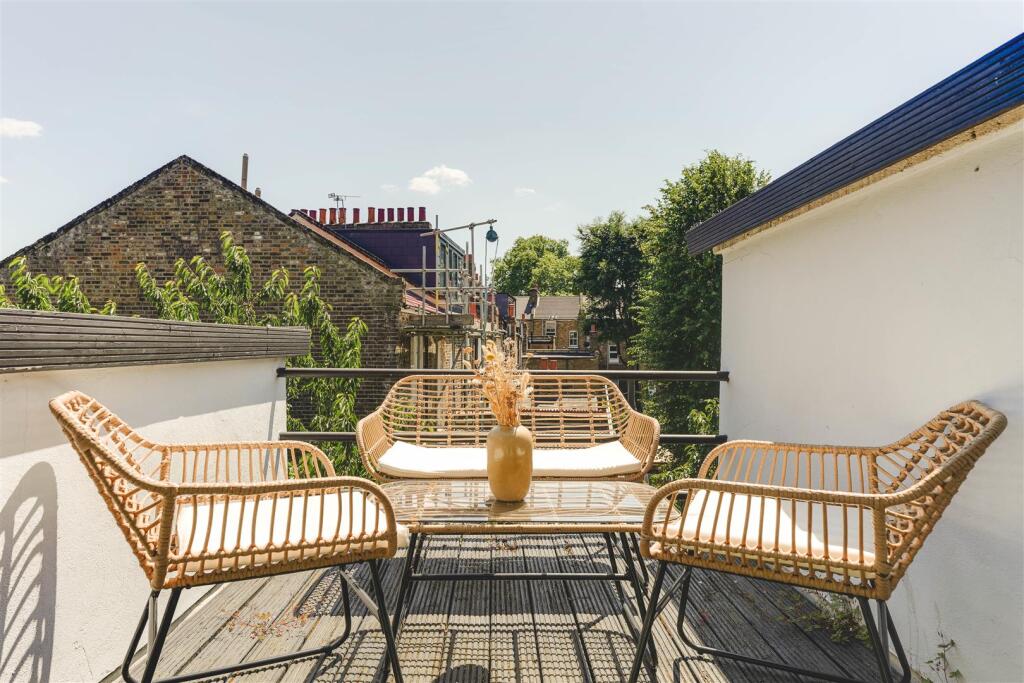 Downs Park Road-12.jpg