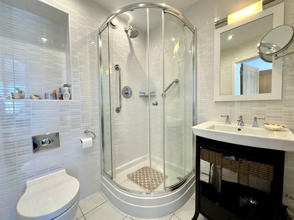 ENSUITE TO BEDROOM 1
