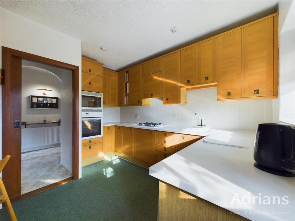 KITCHEN /