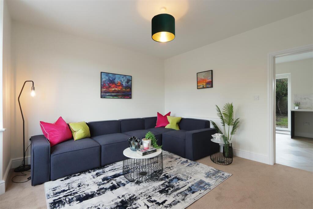 Living Room 1.jpg