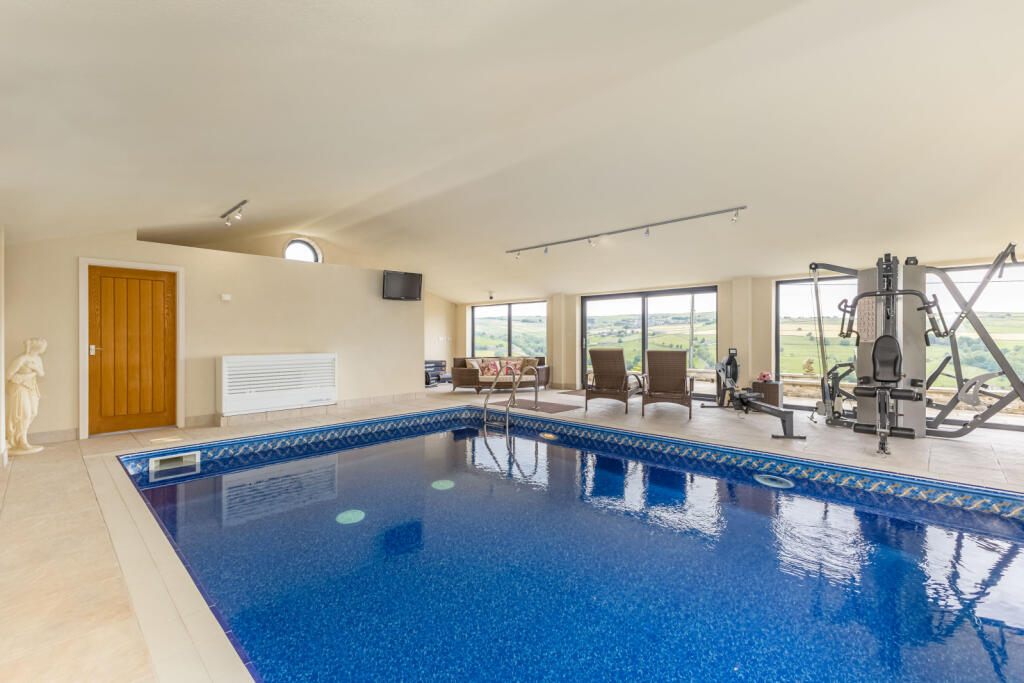 Pool and Leisure