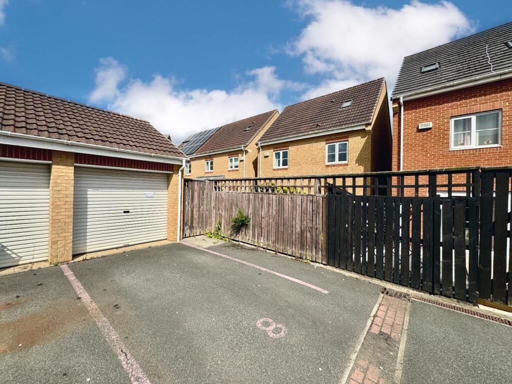 Parking Space &amp; Single Garage