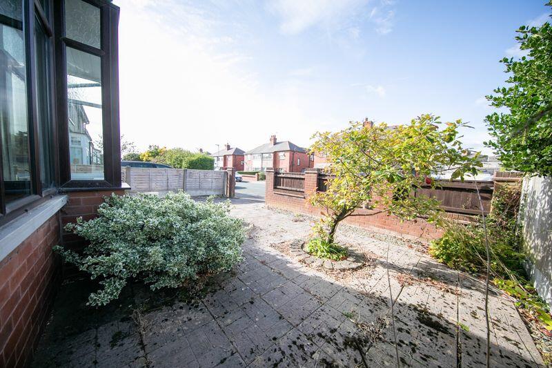 Front garden and driveway