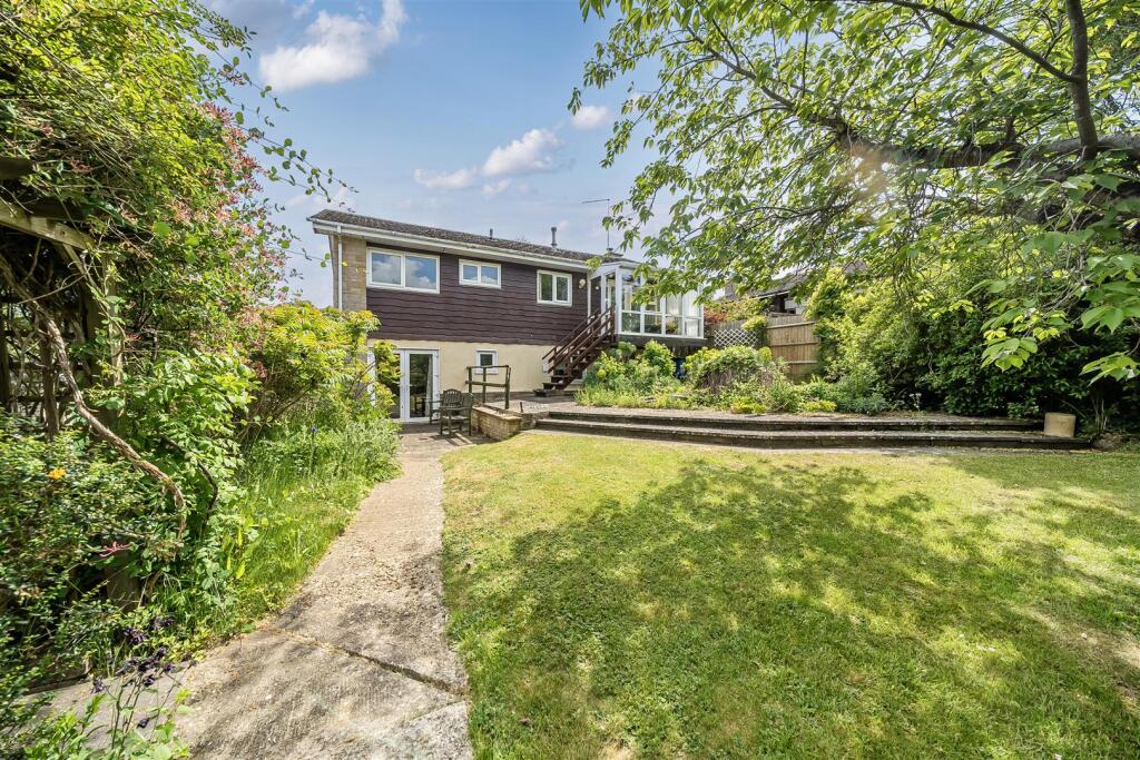 2 Pigeon Hill, Tiffield