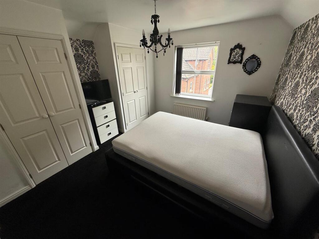 EC18 Bedroom2.jpg